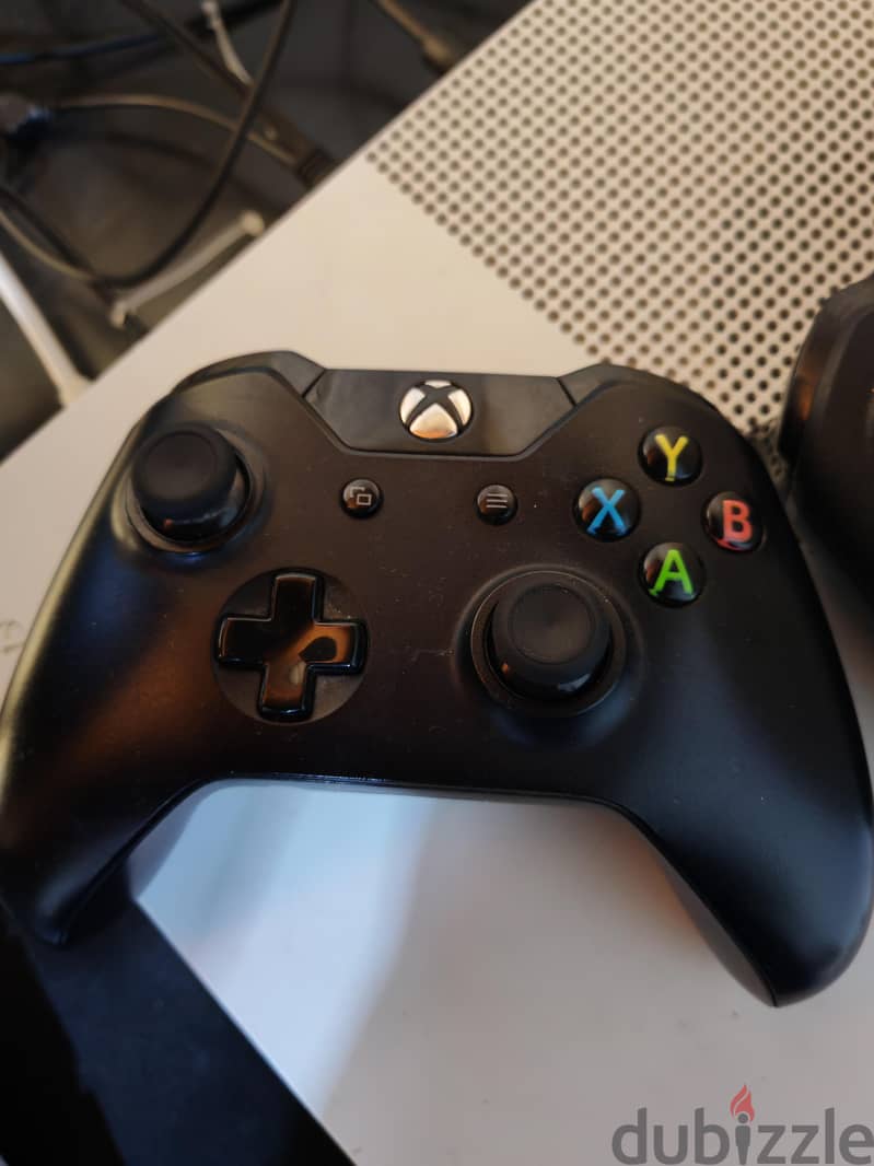 Xbox one s مع دراعين 4