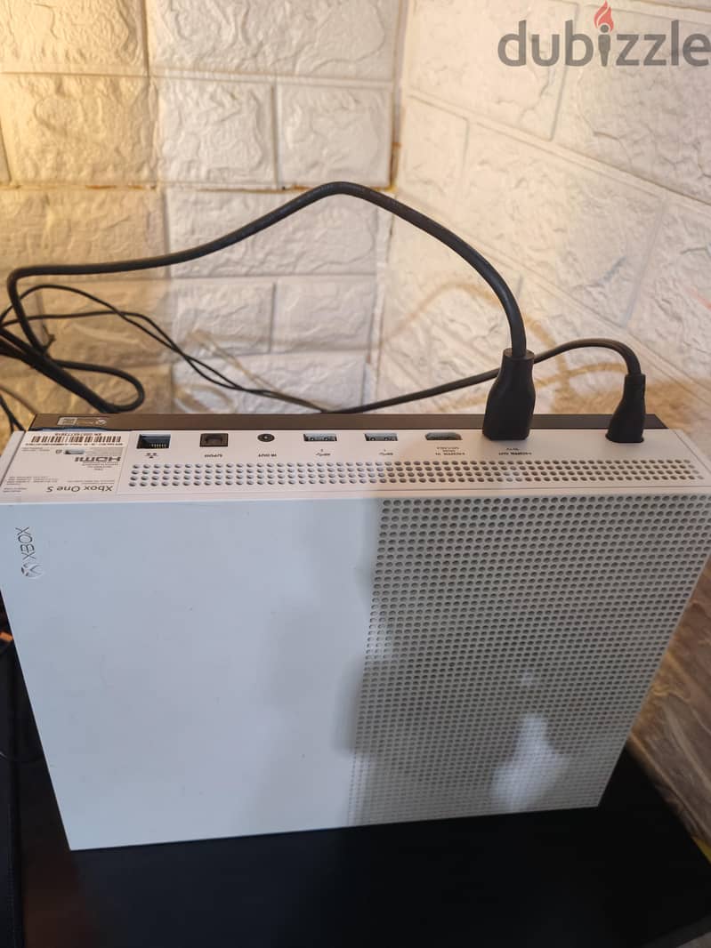 Xbox one s مع دراعين 7