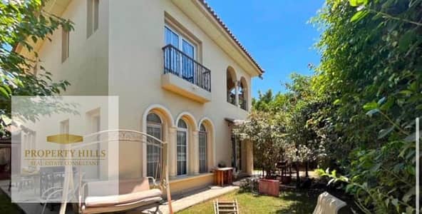 The lowest price for a villa in Hydepark is 1,300,000, a very upscale compound, the highest community of villas directly on 90 next to Solana East and Mivida.