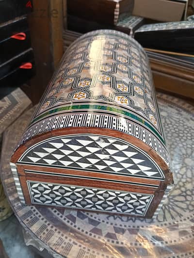 شكمجية و طاولة وطقم صوانى تطعيم صدف طبيعى