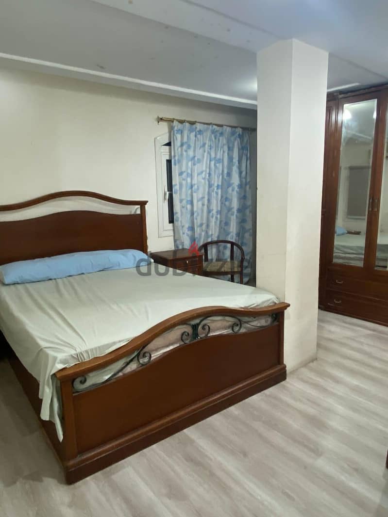 king bed room 1