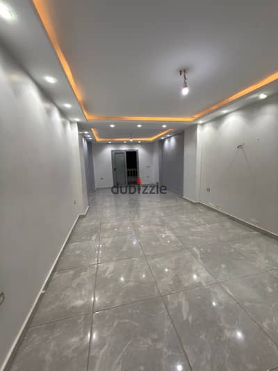 An absolute bargain: 170-square-meter apartment for sale on the main Ka'abish Street.
