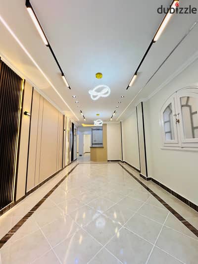 شقه في الإسكندرية العجمي شاطي النخيل دقيقه مشي لي البحر تشطيب فاخر ومميز جدا موقع سكني ممتاز ويصلح الاستثمار