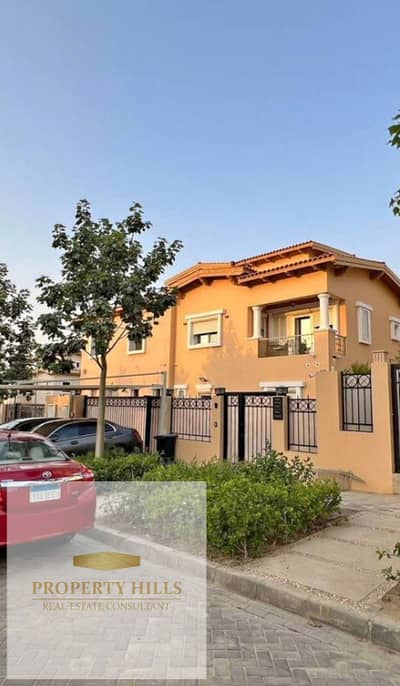 Villa for sale in hydepark Ready to deliver and for viewing   • Unit Type: townhouse • Built-up Area: 212m² • Location: Hyde Park, New Cairo • Status: Ready for viewing  Project Features:  Prime location in the heart of New Cairo  Modern designs with prem