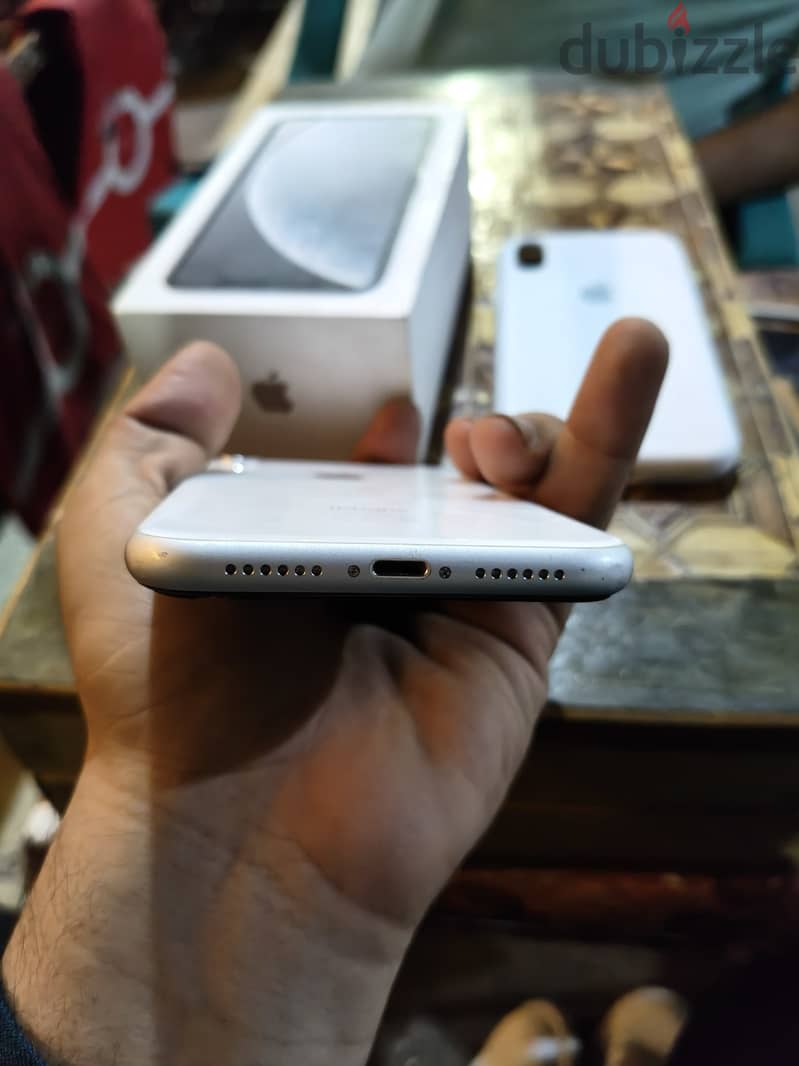 Apple - iPhone XR 5
