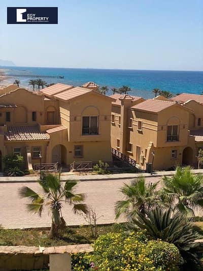 توين هاوس للبيع في لافيستا العين السخنة بــفيو بحر متشطب ومفروش بالكامل