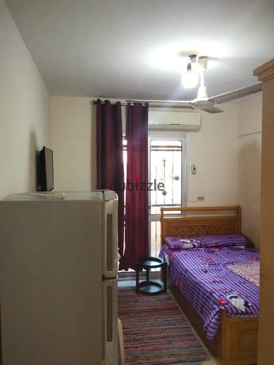 Furnished studio for rent for 6 months for a family, groom, or company. Bedrooms, kitchen, bathroom, second floor, within a secured compound with 24-hour security. Swimming pools available in Alexandria, Al-Ajami, Kilometre 21, at the beach of Al-Nakheel, in a very distinguished location. Price.