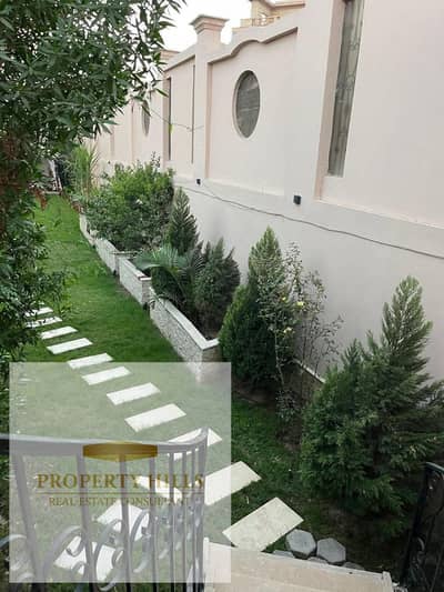 For sale: Villa in prime location on the Golden Line