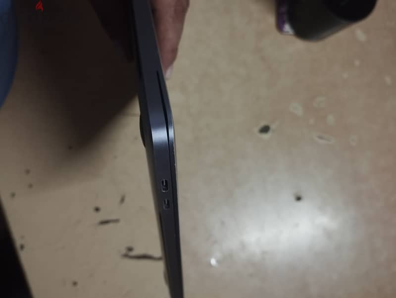 Macbook pro 2017 13 inch Touch bar 5