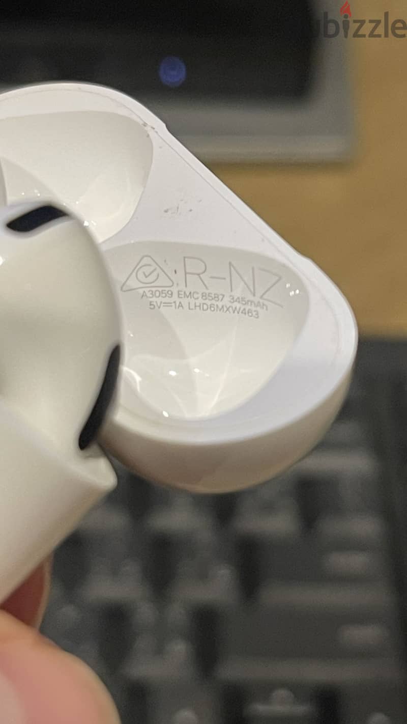 Apple AirPods 4 ANC 1
