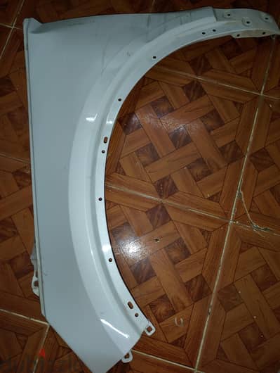 رفرف يمين بها كدم بسيطه