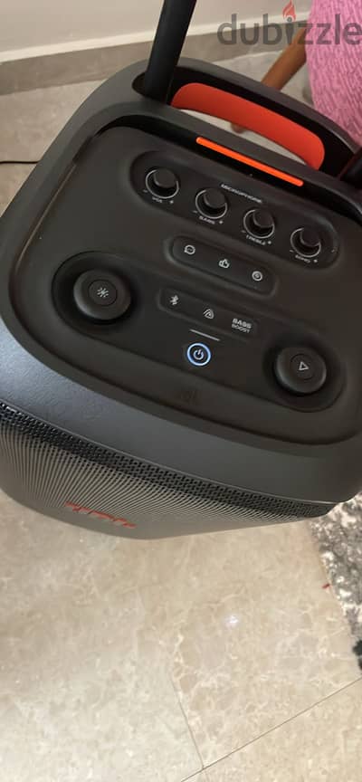 jbl بارتيك بوكس 320   استعمال ايام بالكرتونه وضمان  محلي زي الجديده