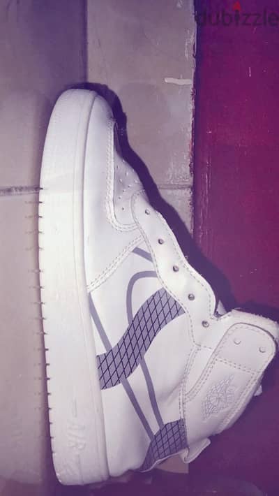 *كوتش Nike Air Jordan 1 High مقاس 37 مستعمل بحالة ممتازة