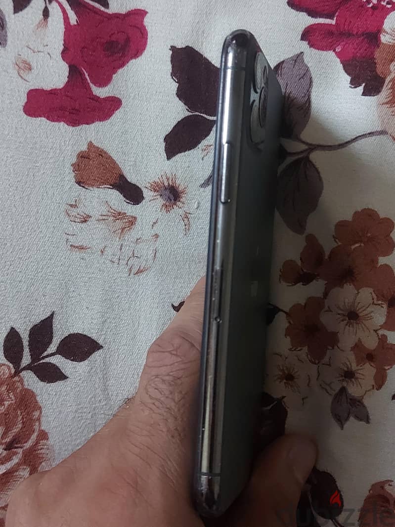 Apple - iPhone 11 Pro 256GB battery 82% 5