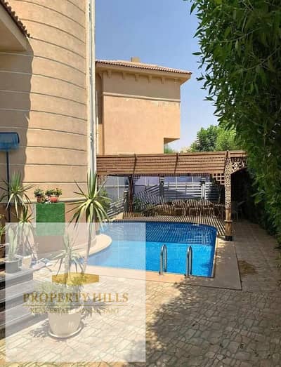 A villa in a prime location at the old price in Shorouk City, near the British University, Suez Road, and Madinaty.
