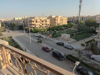 روف في فيلا للبيع بالتجمع الخامس بالقرب من الشويفات