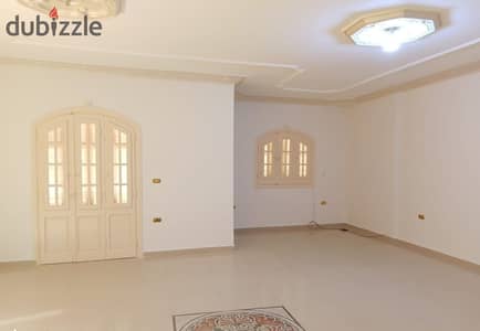 UNFURNISHED APARTMENT FOR RENT – DISTRICT 5, SHEIKH ZAYED  A spacious 200 sqm unfurnished apartment available for rent in a prime and quiet location in District 5, Sheikh Zayed.   The apartment is brand new and has never been occupied after finishing, maki