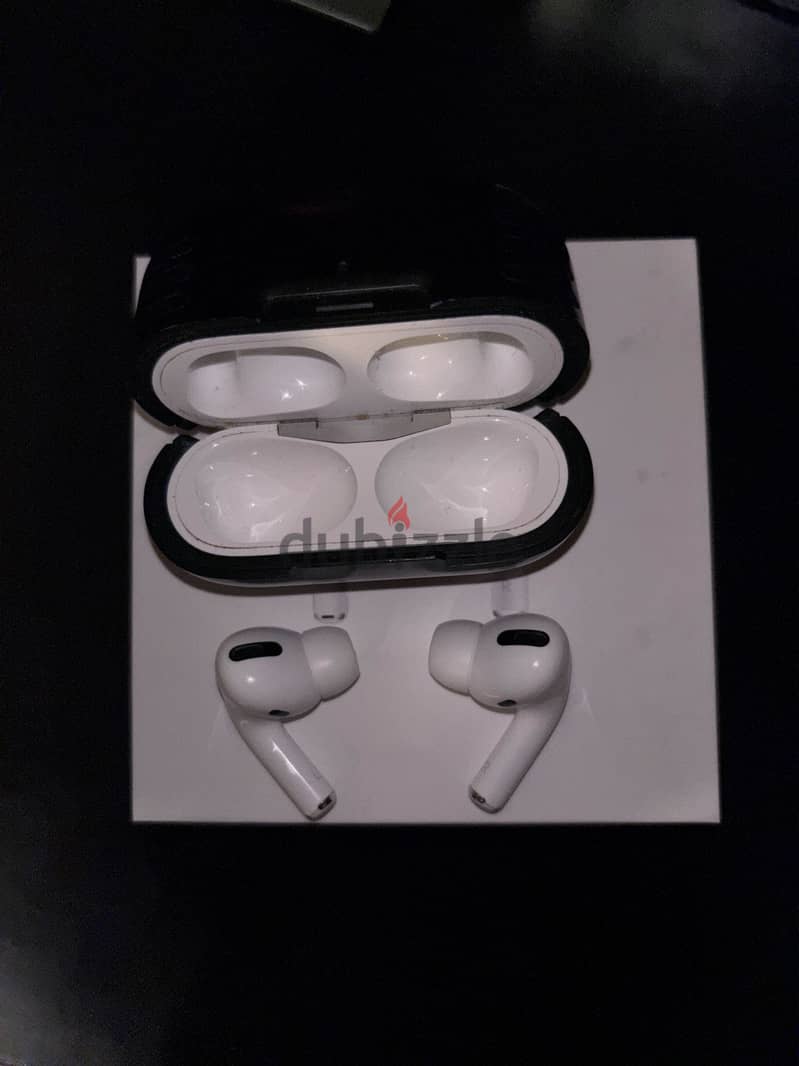 AirPods Pro with MagSafe Charging Case 1