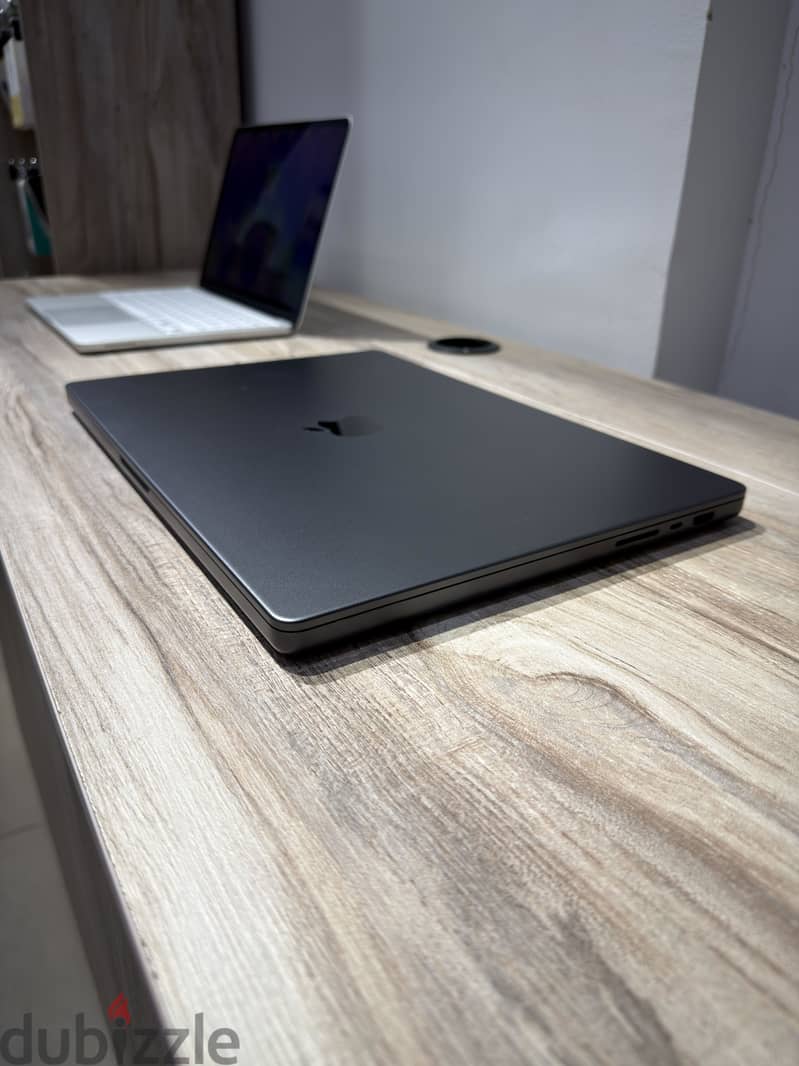 MacBook Pro 16” M4 Max 128GB RAM 4TB SSD 2