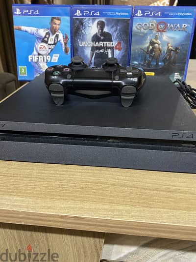 Playstation 4 اصلي من السعودية وكل حاجته اصلية