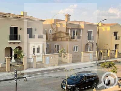تاون هاوس ميدل باطلاله بانوراميه واسعه وباميز فيو ريسيل من المالك للبيع في كمبوند سيتي جيت باميز لوكيشن بالتجمع الخامس