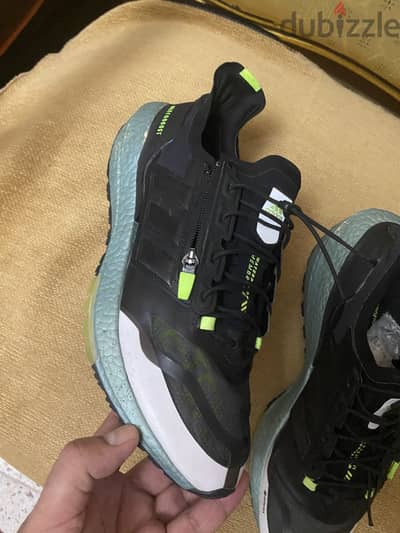 حذاء adidas