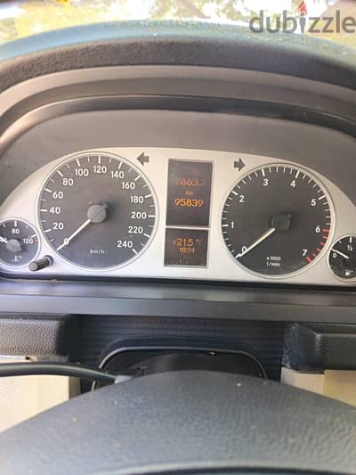 Mercedes-Benz B160 2011