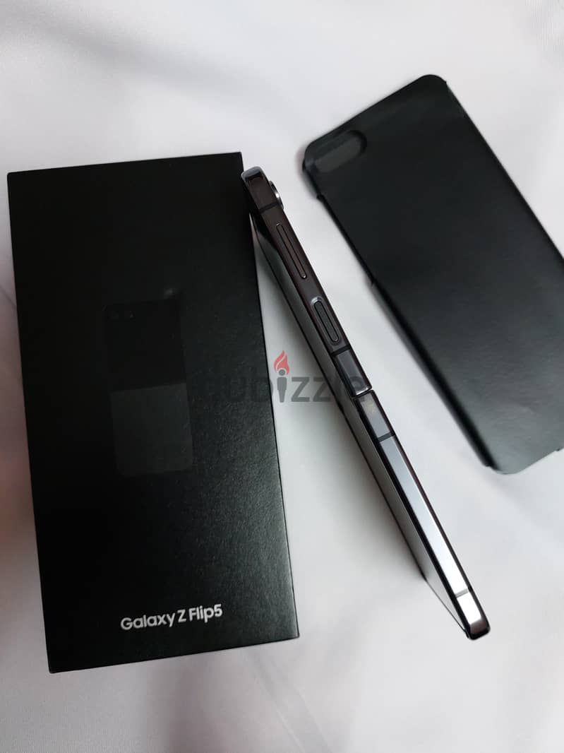 Samsung Z Flip 5 2