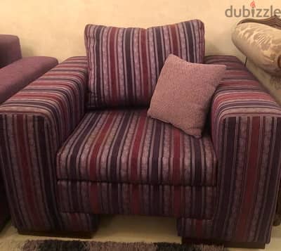 للبيع كرسى كبير حاله ممتازة بسعر لقطه
