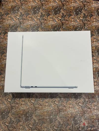 Macbook Air 13-inches M5 chip 10