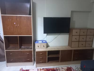 مكتبة ليفنج كبيرة ووحدة تليفزيون