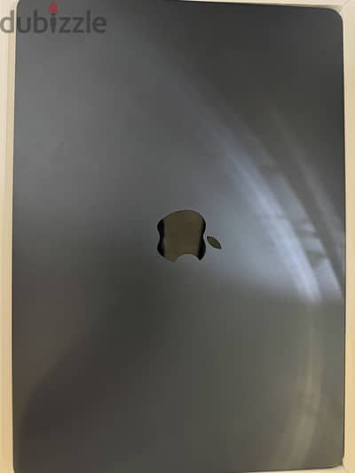 جهاز MacBook air m5 بحالة زيرو للبيع