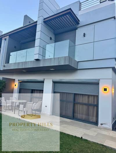 Villa for sale at the old price in the heart of New Cairo next to Hyde Park. Its internal division is excellent. The villa is from La Vista inside Al Patio Hills compound.