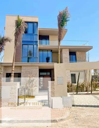 Villa for sale at half its price, fully finished in the assembly on Al-Tas'ein, minutes from the American University and Al-Ahly Club in Zomra East Compound.
