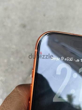 ايفون 17 برو ماكس اورنج في خبطه في الفريم مش باينه
