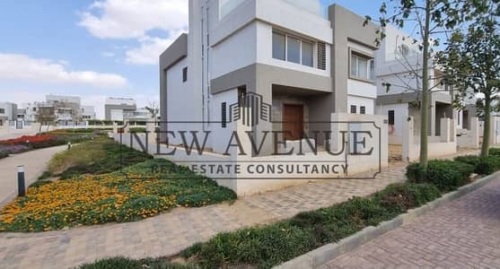 Standalone Villa  Very prime location for sale in Hyde Park New Cairo compound- Ready to move