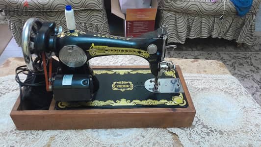 ماكينة خياطه مرسيدس سوداء