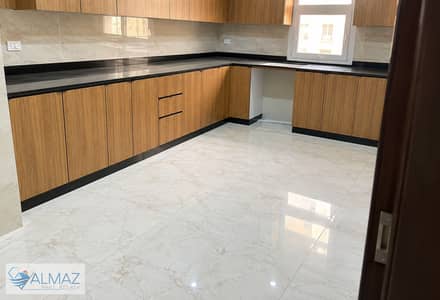 Unfurnished 200 sqm apartment with kitchen for rent in Al Narges 4 Villas, Fifth Settlement, near South 90th Street.