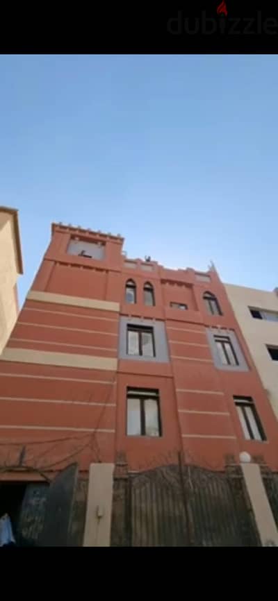 مصنع كيماويات ومستحضرات تجميل وعطور