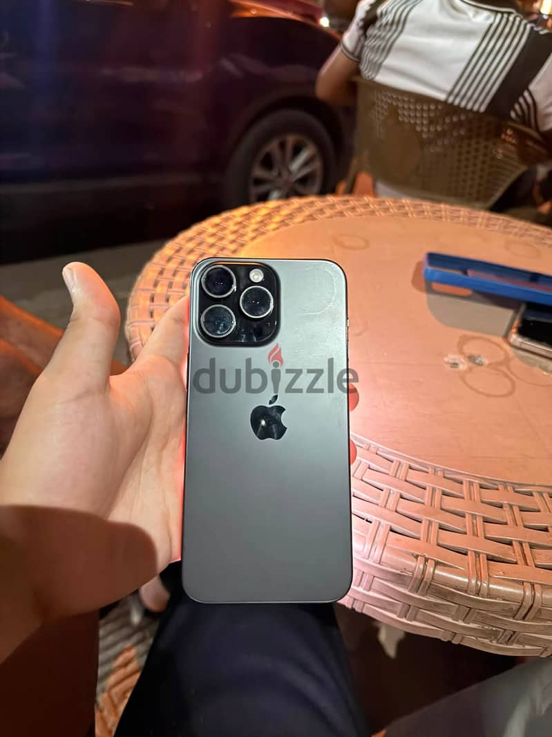 iPhone 15 Pro Max ايفون ١٥ برو ماكس  بطاريه ٨٣ فاضي بدون علبه 3