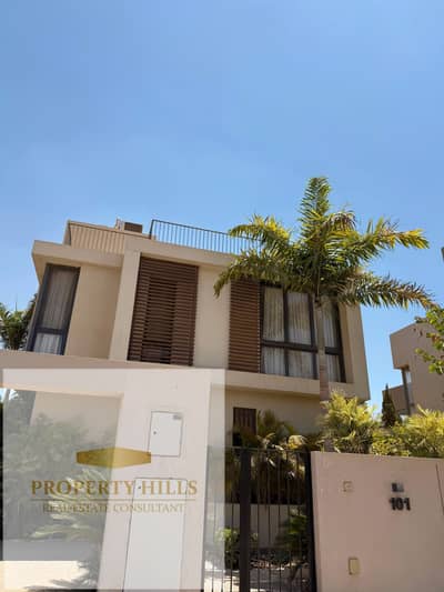 Villa for sale below market price, fully finished in Sodic East compound, minutes from Cairo Airport and the largest developers.