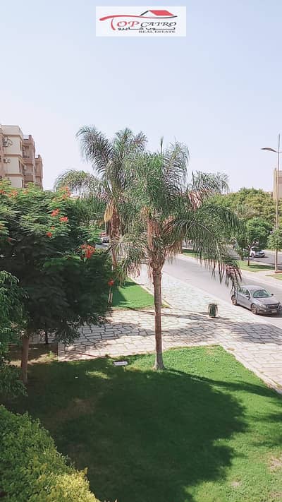 Apartment for sale in Madinaty in B6 in a very distinguished location from the food court and services, super lux finishes, modern, first use