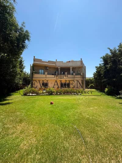 فيلا ٥٠٢متر و ارض ١٠١٧متر في جرين لاند الشروق Green Land El Shorouk  ٥ غرف نوم مفروشة بالكامل مع 5 قطع ريسبشن جاهزة للسكن