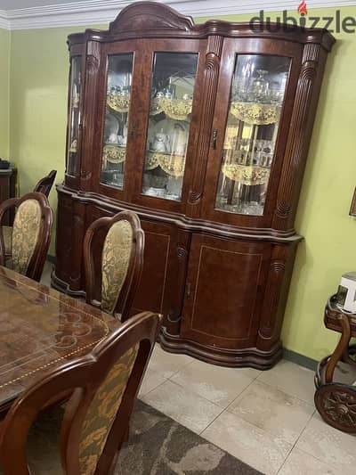 طقم سفرة خشب بحالة ممتازة (ترابيزة +2 بوفيه + نيش كبير)Dining Room Set