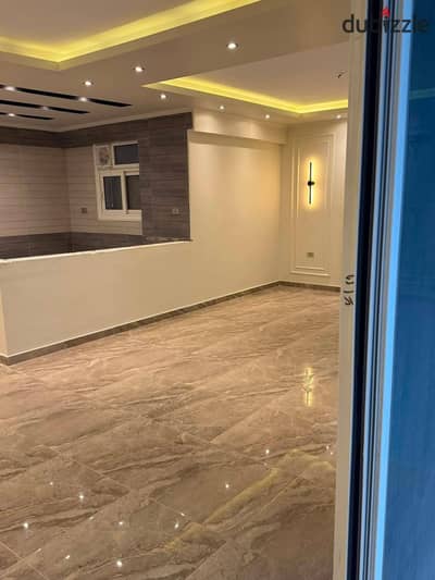 شقه لقطه Double view بجوار تاج سلطان أمام المطار على طريق السويس بالقرب من التجمع و دقايق من الرحاب