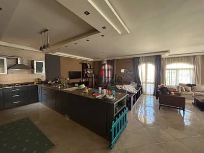 Apartment for sale in the Ninth District – Sheikh Zayed--Very prime location on a main square in the first neighborhood, inside a north-facing villa