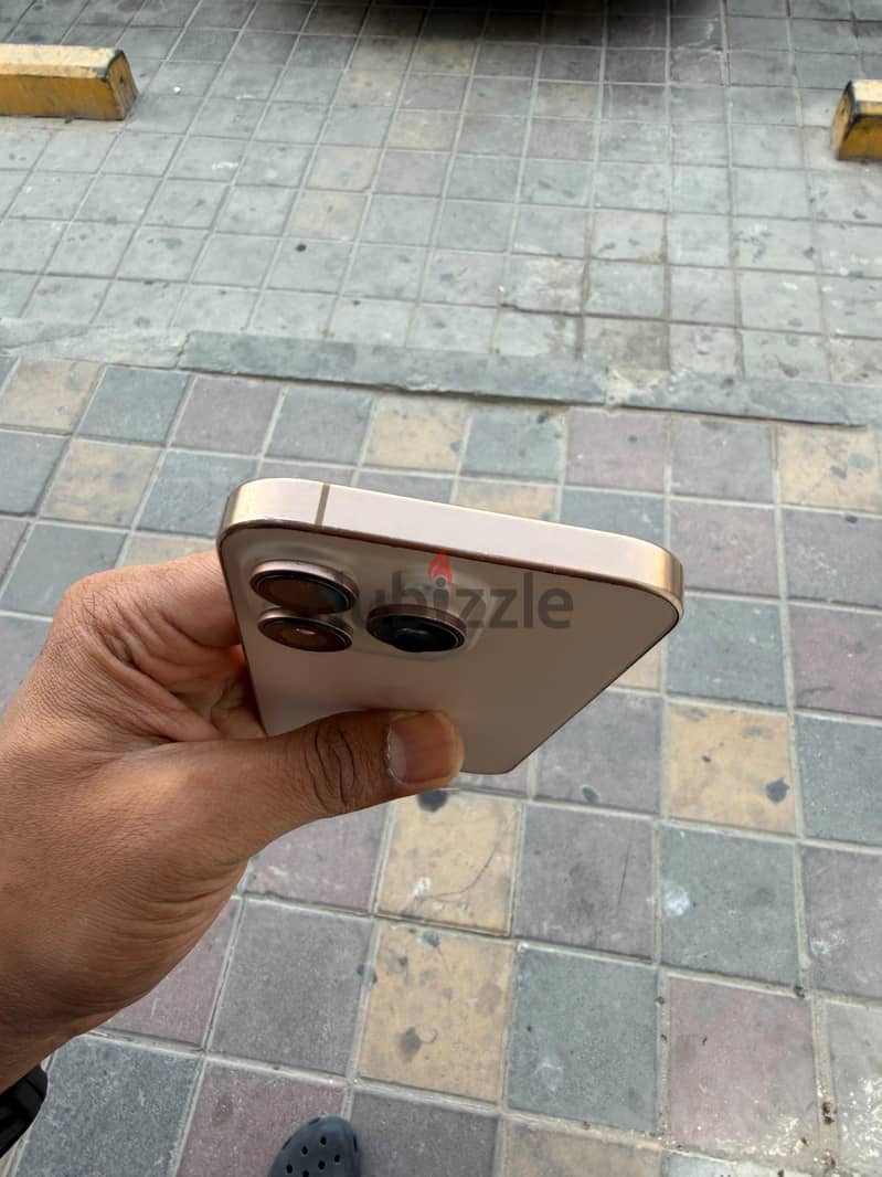آبل - آيفون 16 برو 5