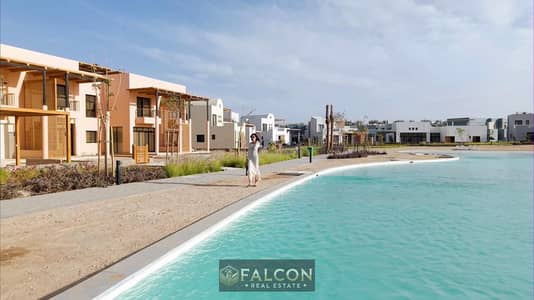 دقائق من الجونه بفيو مفتوح علي water feature فيلا توين هاوس متشطبة بالمطبخ و الحمامات  بالتقسيط علي 8 سنين في مكادي هايتس دقائق من مطار الغردقة