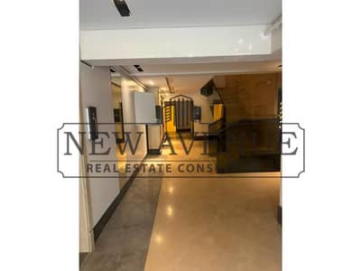 شقه ٣ غرف جاهزة للاستلام باقل من سعر السوق احلي فيو في الكمبوند بحري في Palm hills new cairo