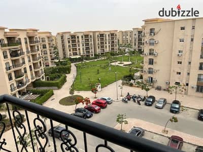 An excellent furnished apartment is available for rent in Al Rehab City (Phase 7 / Rehab 2). Located on the fifth (top) floor; the building has an ele